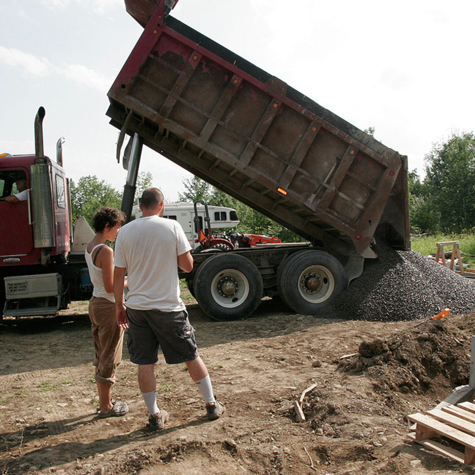 Transport de gravier – transport de sable – transport de terre – transport de pierre | Excavation Lafond